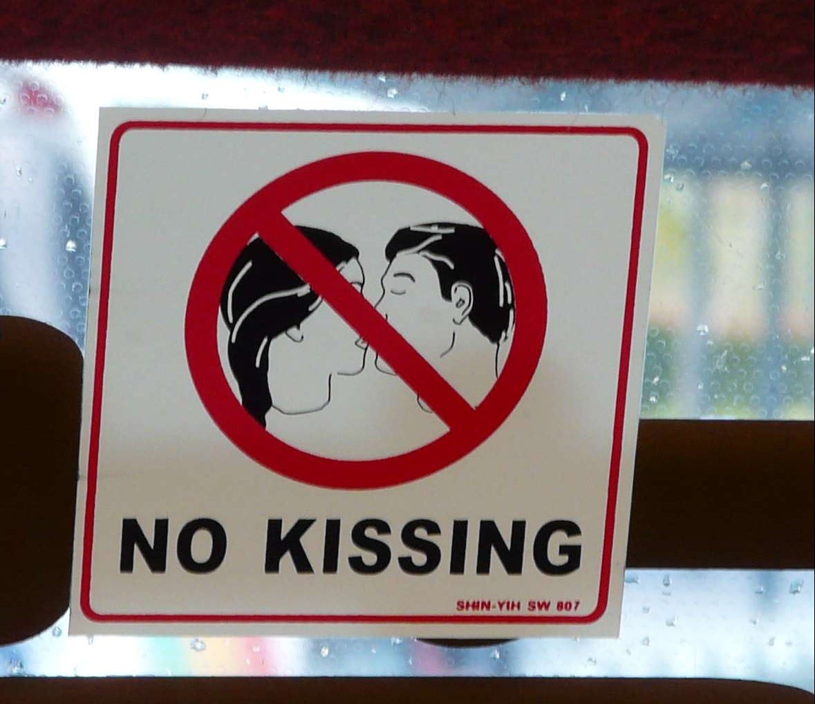 no-kissing-sign